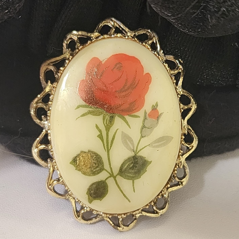 Vintage Gold Tone Floral Rose Cameo Style Brooch Oval Lucite Resin 2 Inch